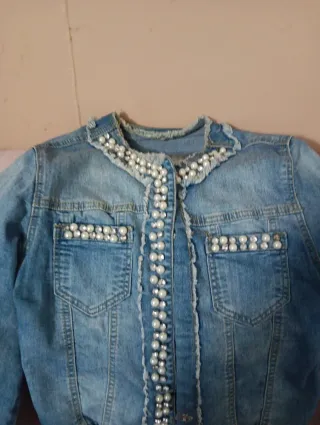 Chaqueta vaquera con perlas