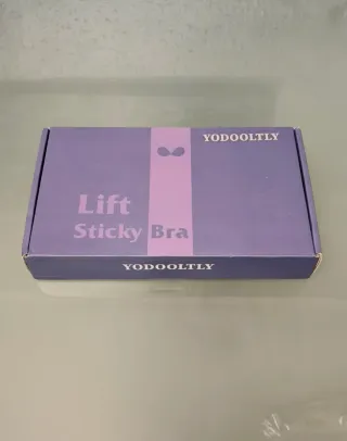 Dos Sujetadores y pezoneras Adhesivos en Caja