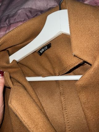 Cappotto donna marrone con cintura oro