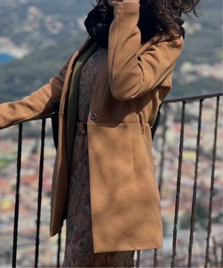 Cappotto donna marrone con cintura oro