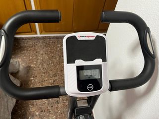 Bicicleta estática con respaldo