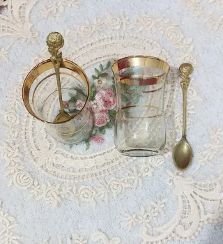 Set 2 Bicchieri da Tè con Cucchiai a Fiore