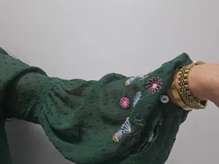 Blusa verde plumeti bordada Talla M