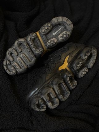 Nike Air Vapormax Negro Dorado