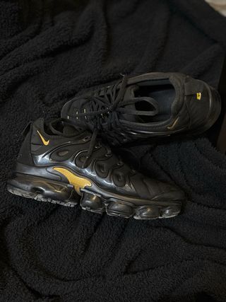 Nike Air Vapormax Negro Dorado