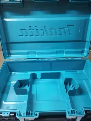 Maletín/caja Makita para taladro y atornillador.