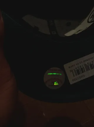 Gorra New Era NY Negra con Bordado Rojo