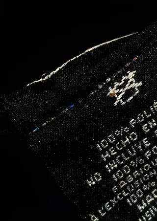 Gorra New Era NY Negra con Bordado Rojo