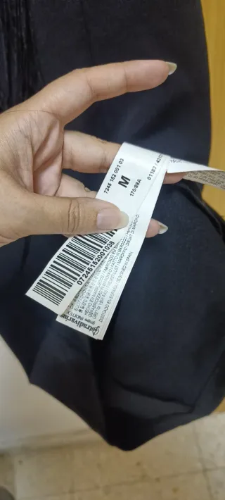 Vestido negro con flecos para fiesta