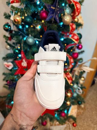 Zapatillas Adidas Niños Talla 23 1/2 y Talla 25