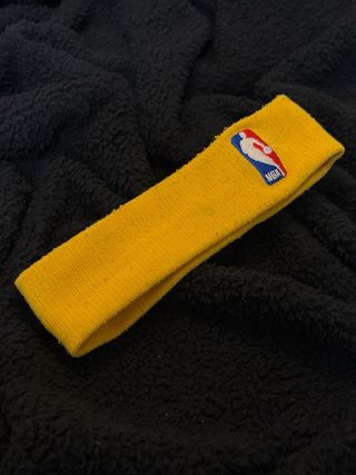 Nike NBA Muñequera Amarilla