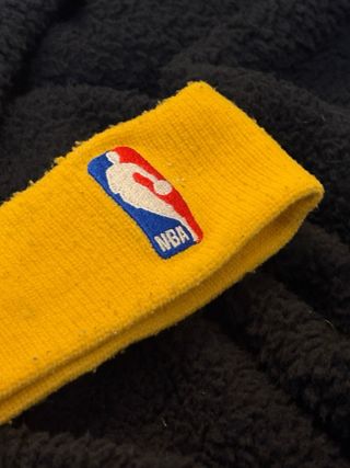 Nike NBA Muñequera Amarilla