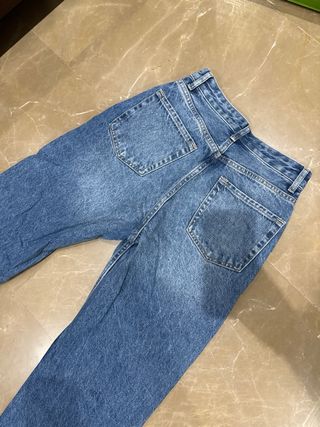 Pantalón vaquero con pedrería