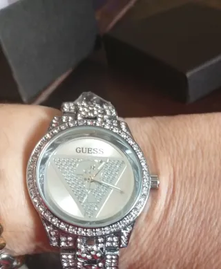 Reloj Guess Plateado con Pedrería