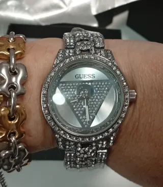 Reloj Guess Plateado con Pedrería