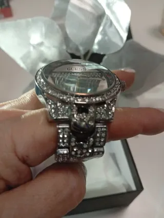Reloj Guess Plateado con Pedrería