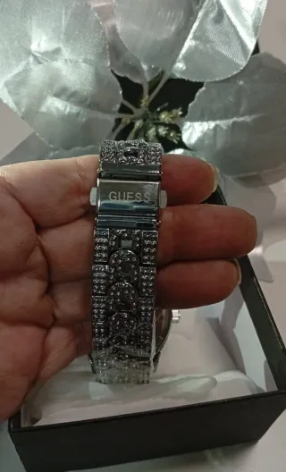 Reloj Guess Plateado con Pedrería