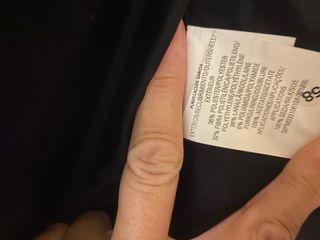 Abrigo vestir negro con volantes