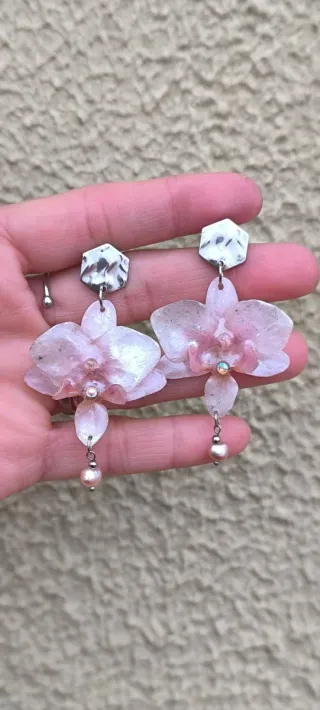 Pendientes de orquídea encapsulada