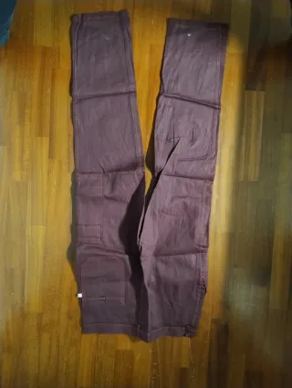 Pantaloni cargo viola