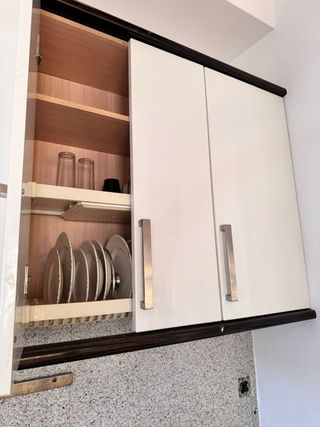 Muebles de Cocina color blanco y negro.