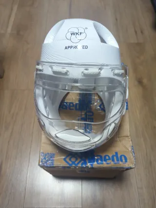 Casco Karate Kumite Daedo Talla M WKF
