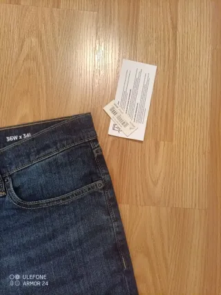 Pantalón vaquero Amazon Essentials azul