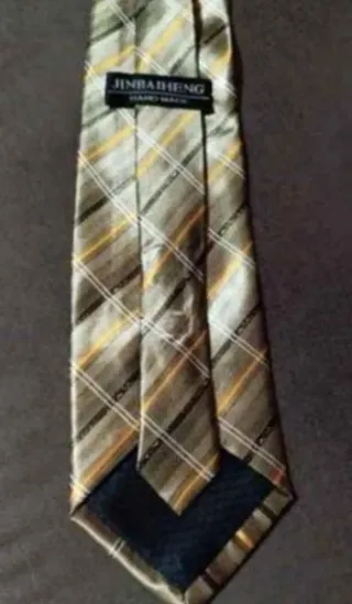 Corbata clásica brillante