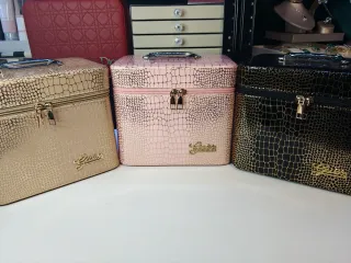 Neceser Guess Dorado y Rosa