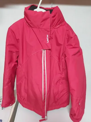 Abrigo invierno Quechua fucsia talla niña 8 a 10.