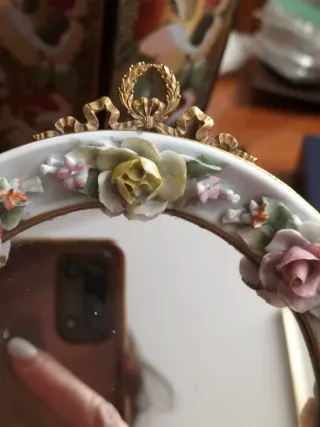 Specchio da toeletta con fiori in porcellana