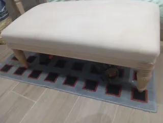 Mesita auxiliar tapizada