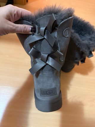Botas Ugg grises Talla 40 seminuevas con lazos