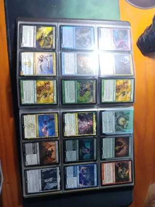 Álbum de cartas Magic y Pokémon