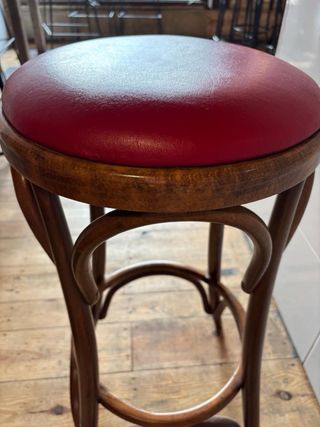 Pareja banquetas madera vintage.