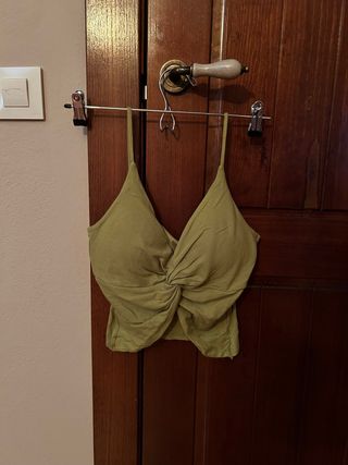 Top tirantes verde con nudo