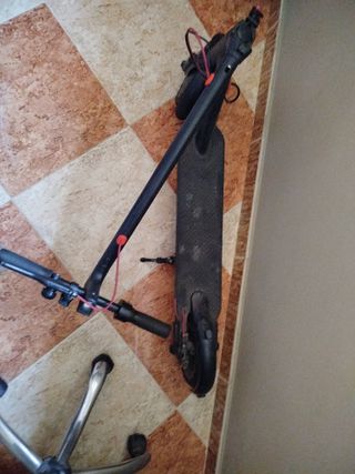 Patinete eléctrico negro