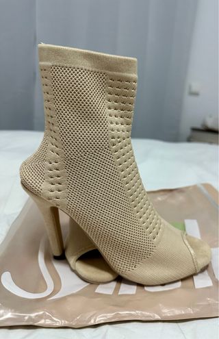 Botines tacón beige elásticos