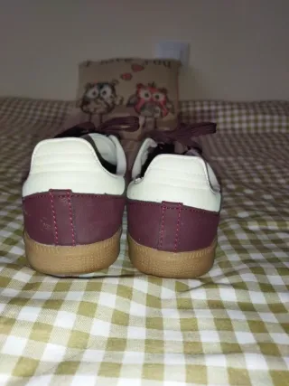 Zapatillas Adidas Samba burdeos y Blancas