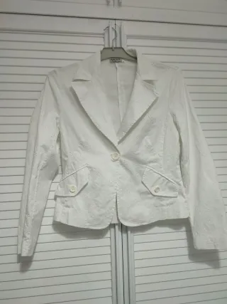 Chaqueta de señora blanca