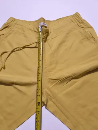 Pantalón amarillo casual