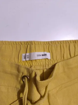 Pantalón amarillo casual
