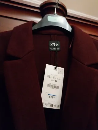 Abrigo Zara burdeos sin estrenar