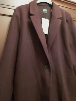 Abrigo Zara burdeos sin estrenar