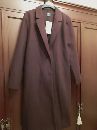 Abrigo Zara burdeos sin estrenar