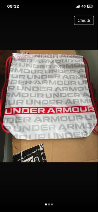 Sacca Under Armour con logo ripetuto