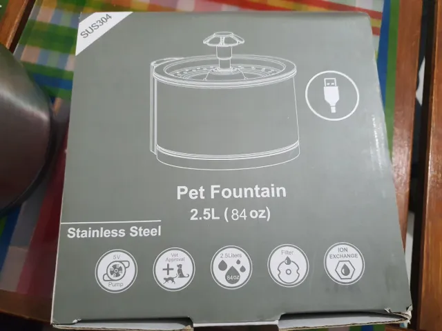 Fonte de água para gatos e cães