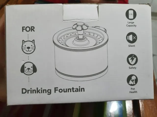 Fonte de água para gatos e cães