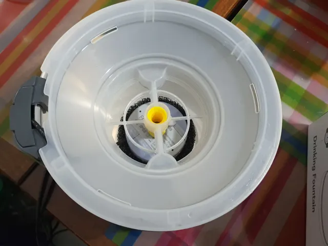 Fonte de água para gatos e cães