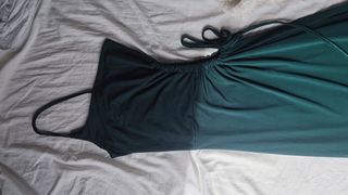 Vestido largo verde con abertura